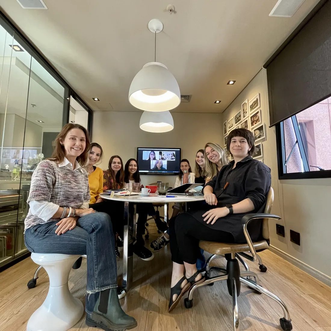 Equipe da Migra BIM em uma sessão de treinamento com um escritório de arquitetura